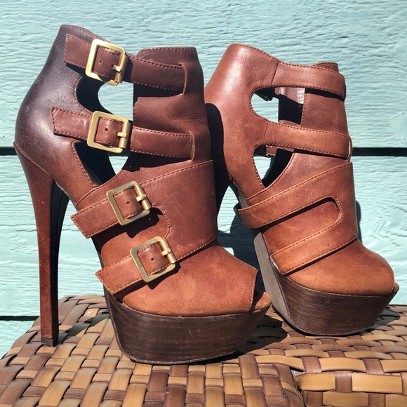 Steve Madden Shoes - Steve Madden size 6 Leather Platform Stilettos ❤️